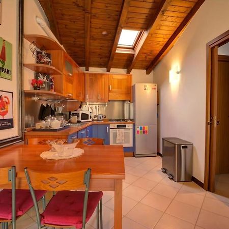 Apartamento Casa Vacanza Angolo Della Corte Como Exterior foto