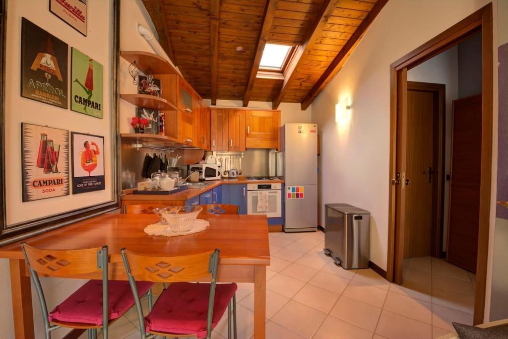 Apartamento Casa Vacanza Angolo Della Corte Como Exterior foto