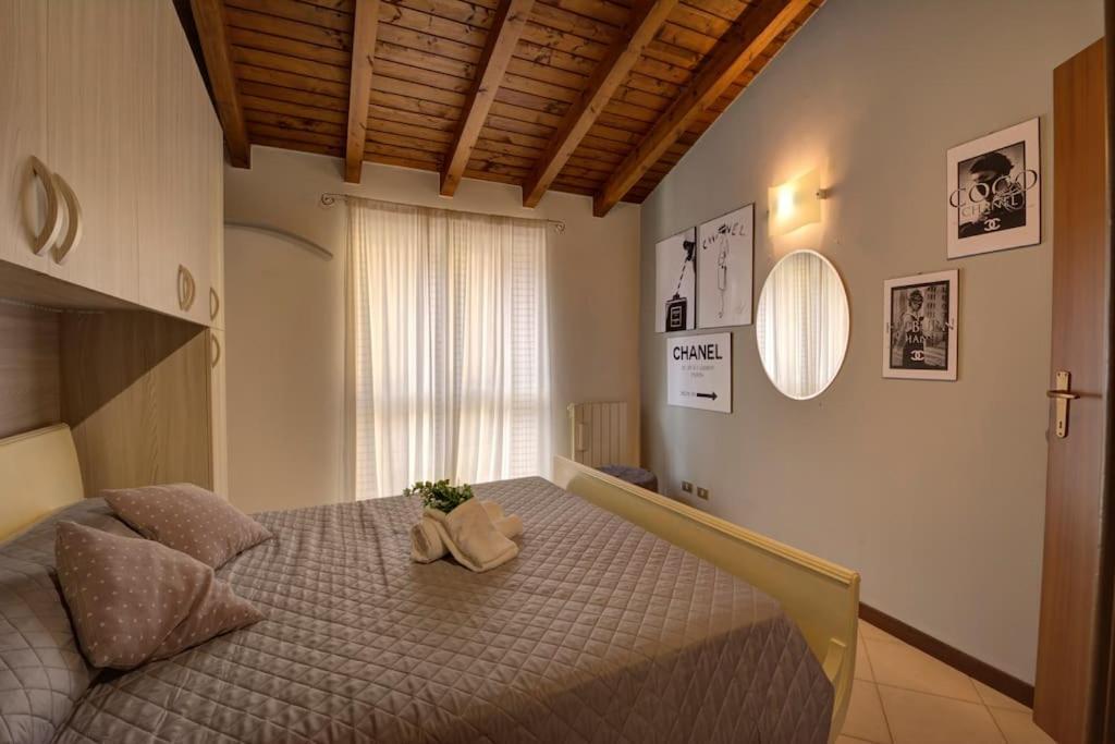 Apartamento Casa Vacanza Angolo Della Corte Como Exterior foto